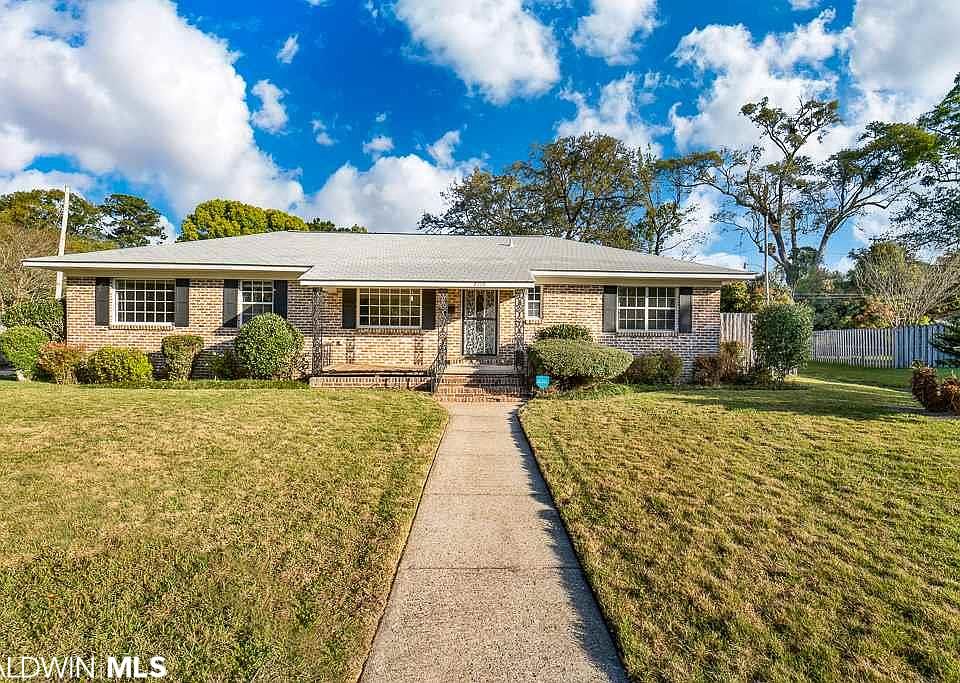 1st image of 2770 N Grafhill Dr