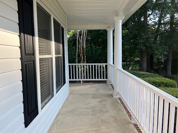 3rd image of 247 Palace Dr