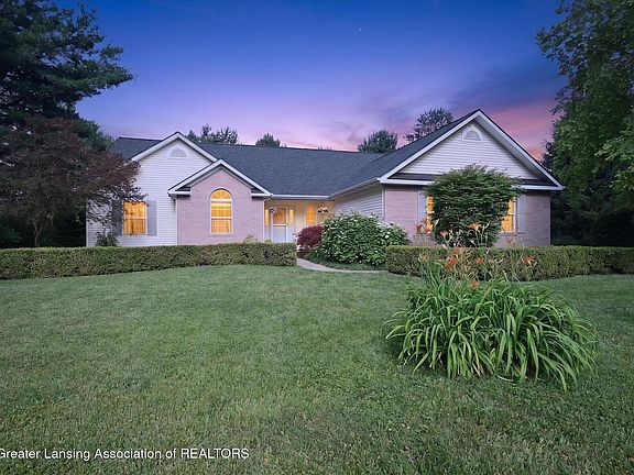 3rd image of 1960 Deerwood Cir