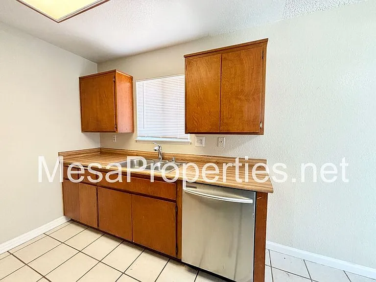22189 Tajanta Ct — Photo 10