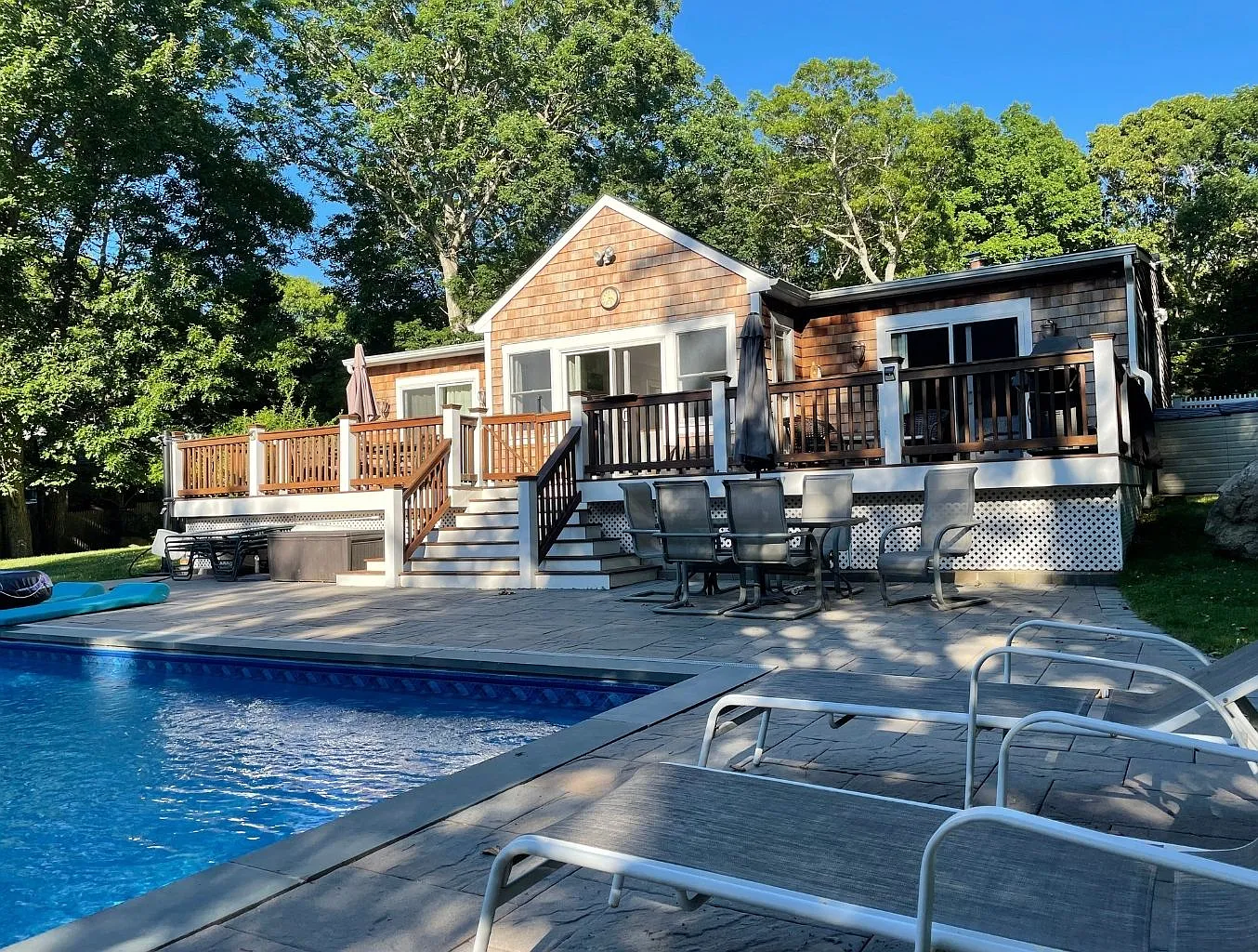 East Hampton — Photo 1