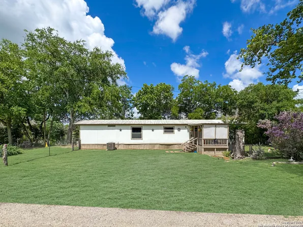 207 Clark Street, Ingram, TX 78025