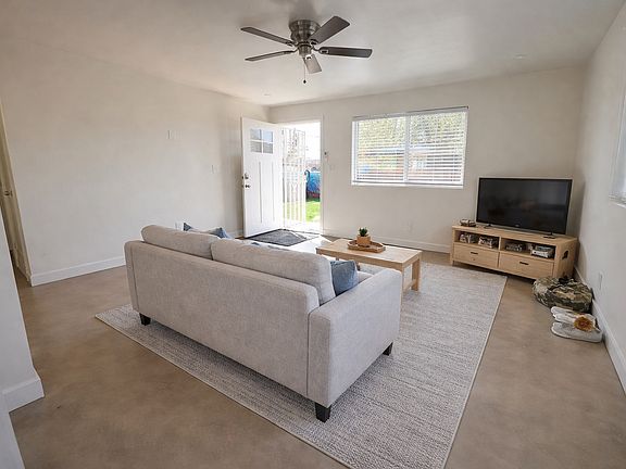 5th image of 1423 N Venice Ave APT L