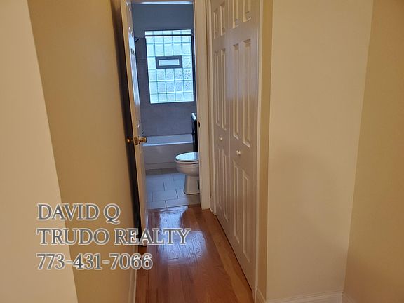 4th image of 550-52 W Arlington Pl #3