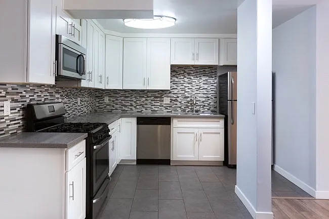4 bed, 1600 sqft, $5,998 — Photo 3