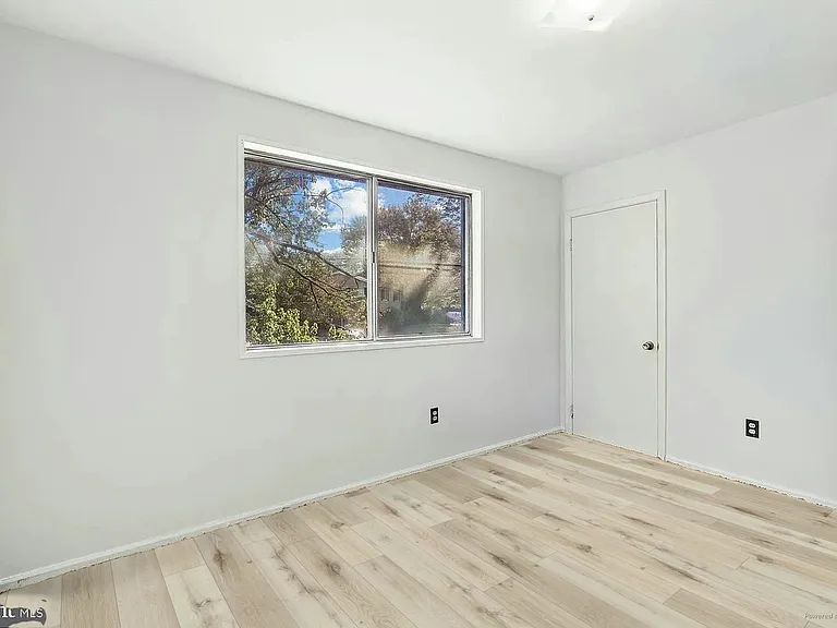 7608 Wellesley Dr — Photo 15