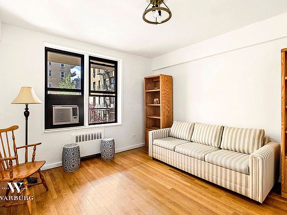 4th image of 60 E 9th St APT 322