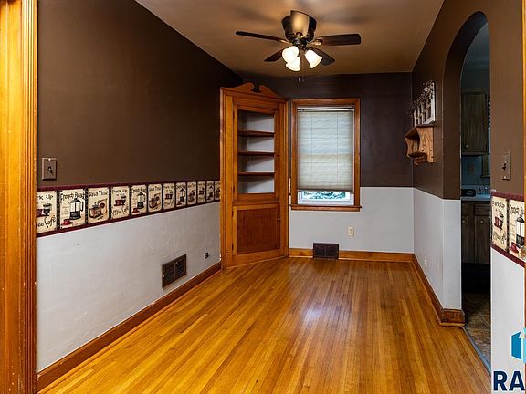 3rd image of 614 W Lincoln St