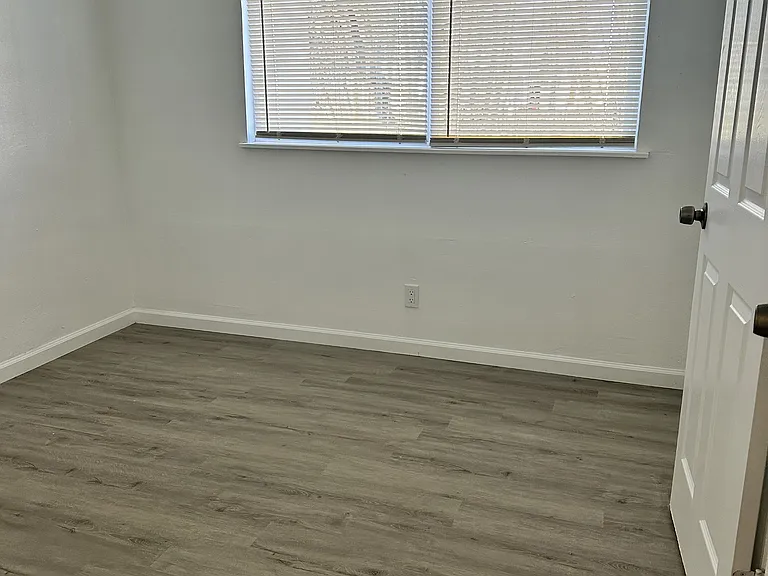 1722 Linda Ave E — Photo 8