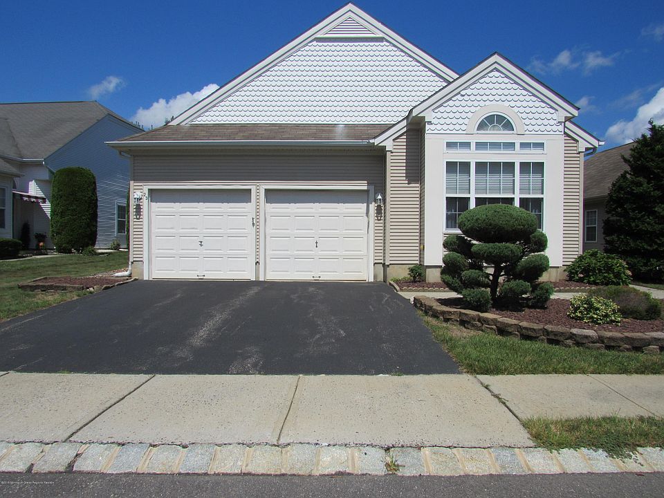 1st image of 23 Belvedere Dr