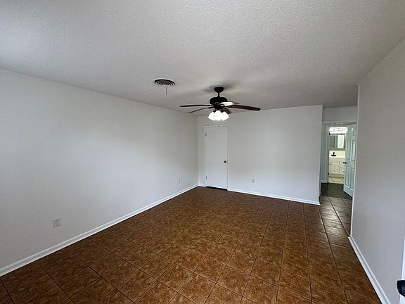 3rd image of 6467 Park Manor Dr APT B