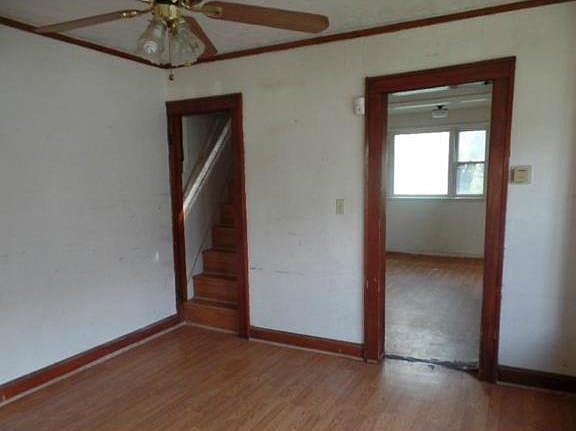 5th image of 129 S 15th St