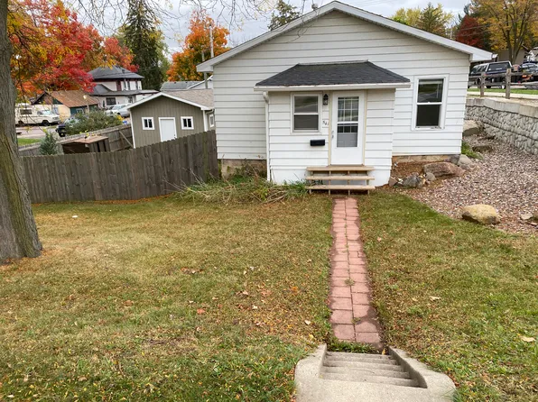 541 8th Ave, Baraboo, WI 53913