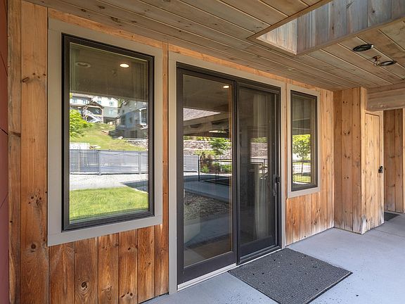 3rd image of 140 Lodge Road #3