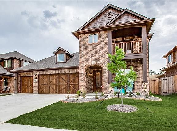 Front w/ 3 Car Garage