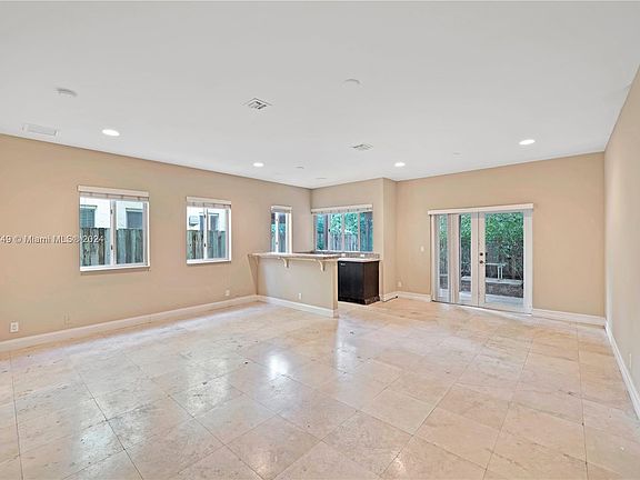 5th image of 508 SW 10th St