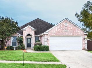 706 Roundabout Dr, Midlothian, TX 76065