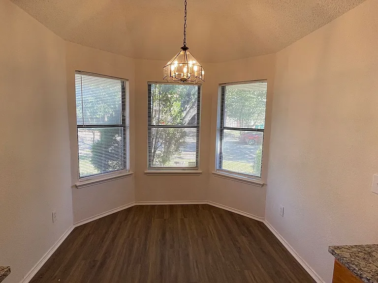 923 Simon Dr — Photo 9