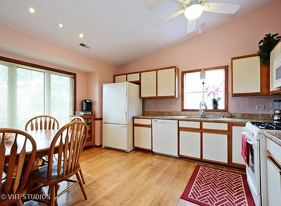 5th image of 1072 S Parkside Dr