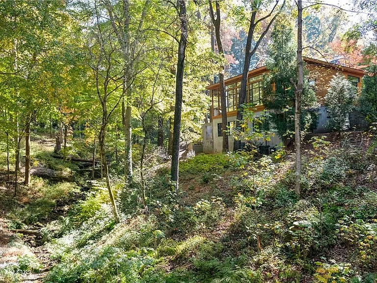 515 Claire Dr NE — Photo 81