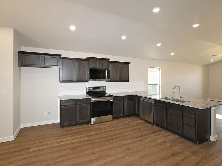 3003 Swenson St — Photo 5