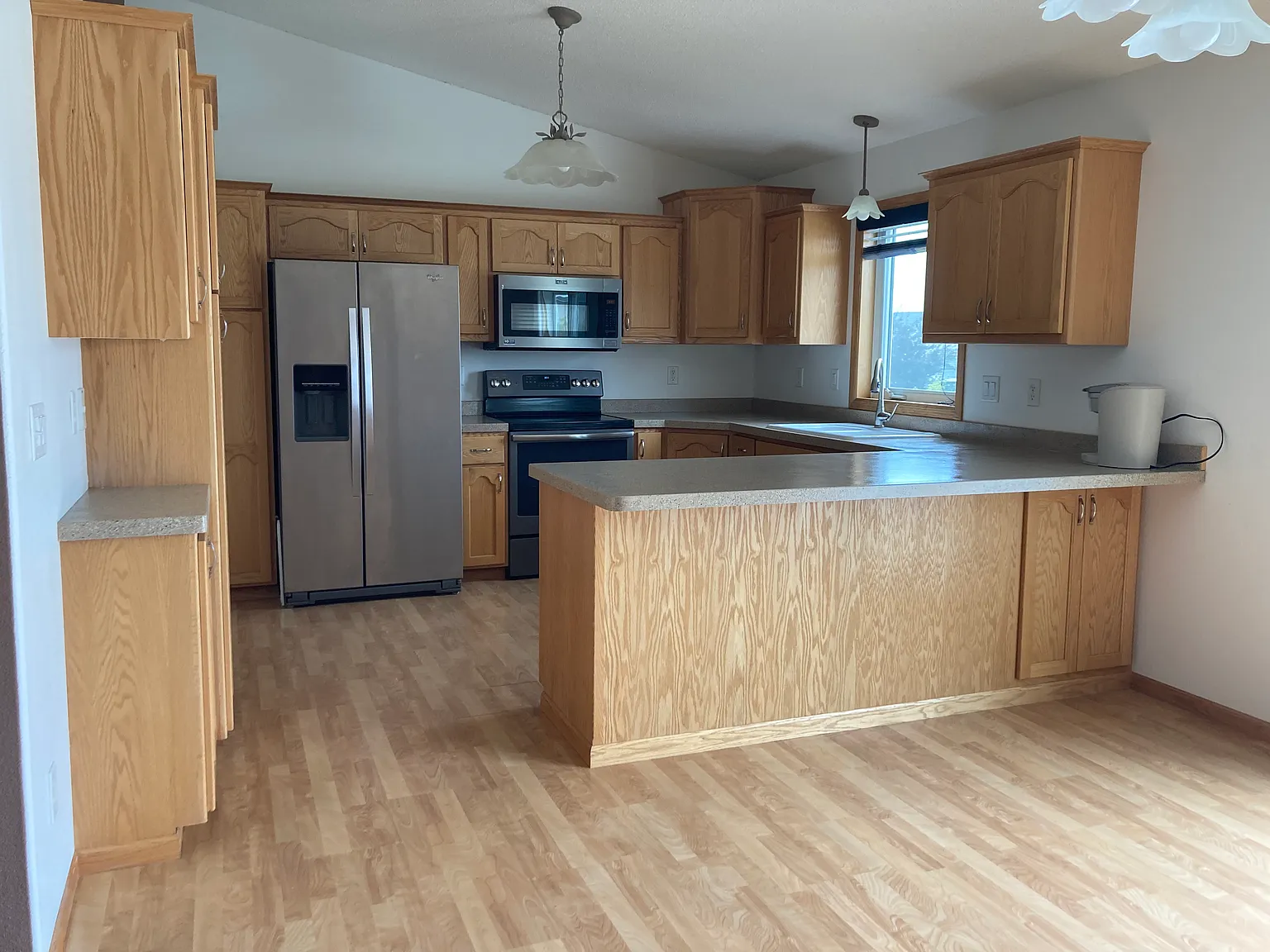 4 bed, 2700 sqft, $2,350 — Photo 1