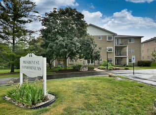 462 S President St Unit 101, Carol Stream, IL 60188