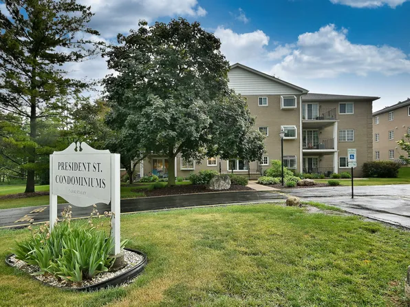 462 S President St Unit 101, Carol Stream, IL 60188