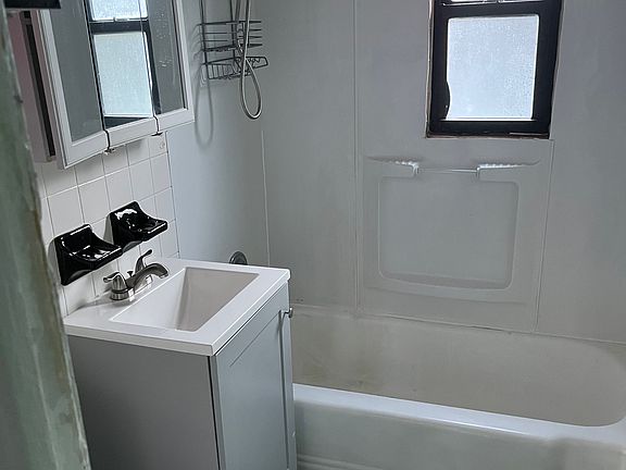 2nd image of 81 William St Floor 3