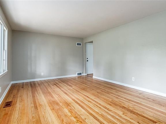 5th image of 8645 Robinson St
