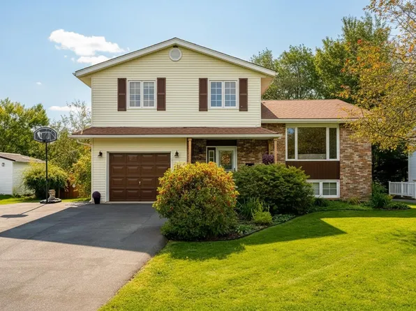 2 Joan Eleanor Dr, Dartmouth, NS B2W 5Z9