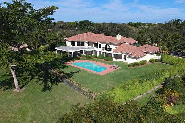 Home For Sale In Les Jardins