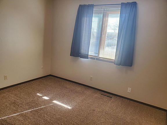 4th image of 2204 Cottage St