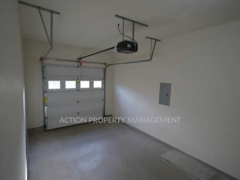 812 E Washington Pl — Photo 22