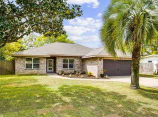 102 Wright Pkwy, Fort Walton Beach, FL 32548