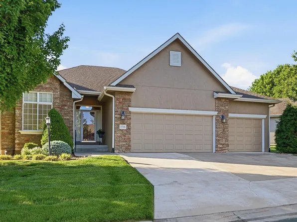 2746 SW Blue Stem Dr, Topeka, KS 66614