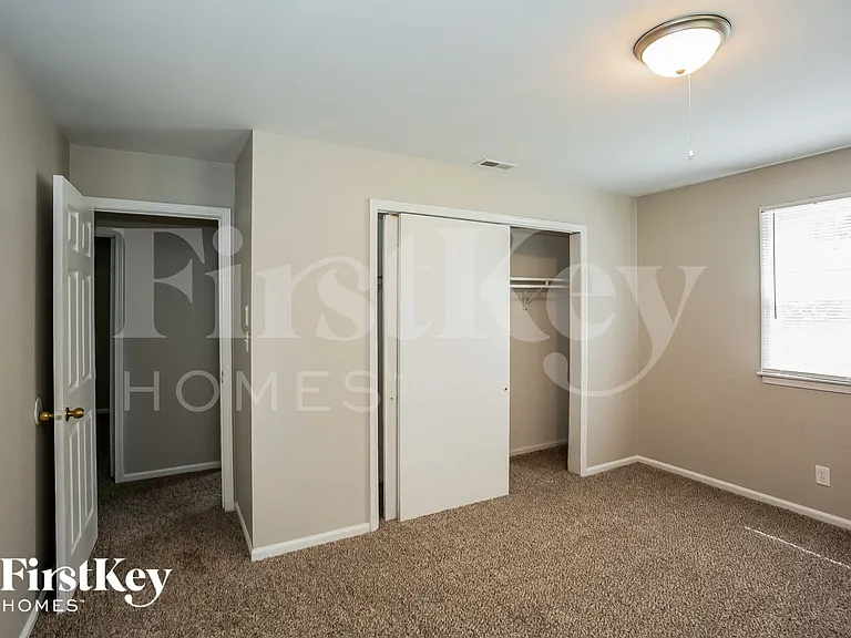 4438 Windsor Rd — Photo 9