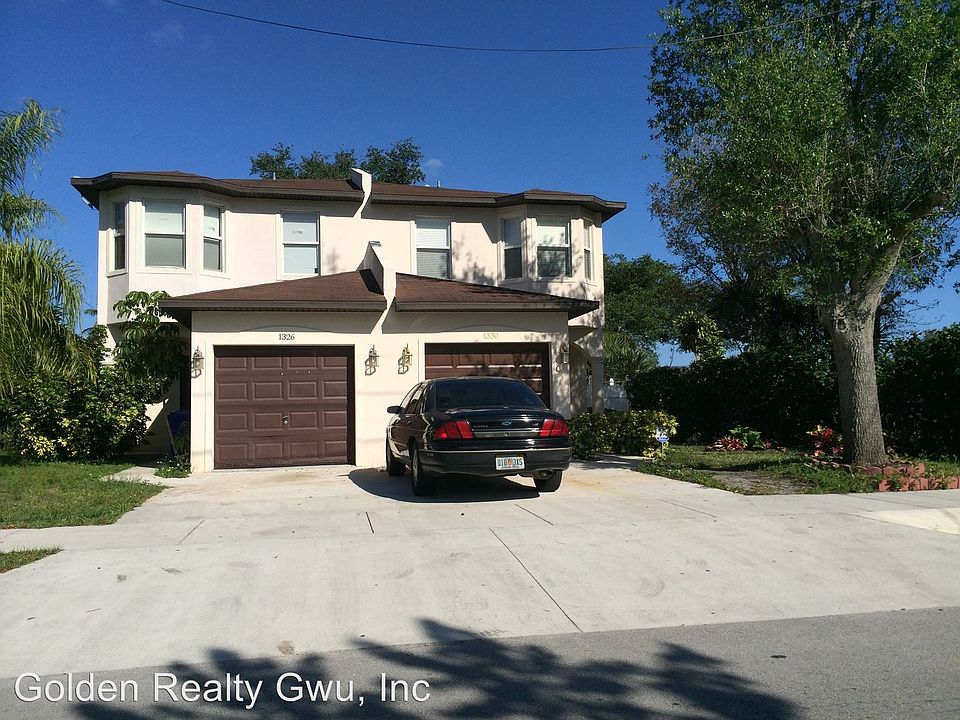 1st image of 1300 SW 44th Ter