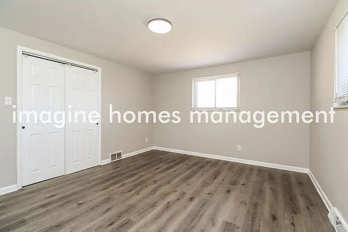 229 Marion Dr — Photo 7
