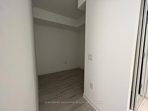 4th image of 77 Shuter St #3105