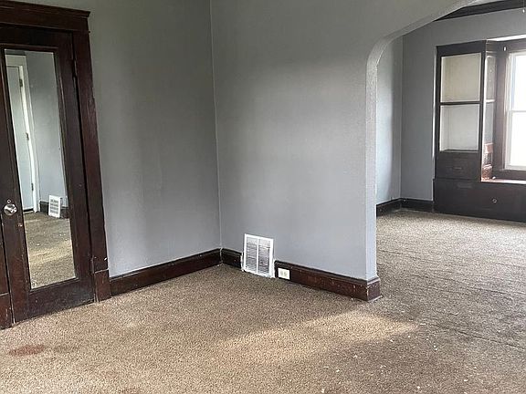 3rd image of 4472 E 158th St