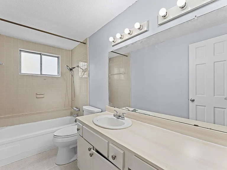 11914 Meadowtrail Ln — Photo 13