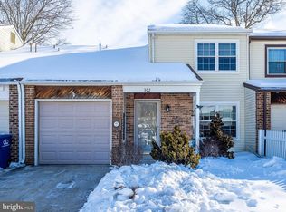 302 Foxwood Ln, Marlton, NJ 08053