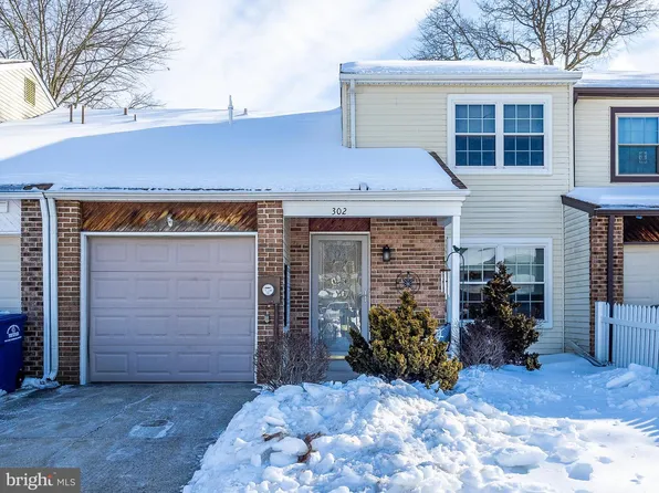 302 Foxwood Ln, Marlton, NJ 08053