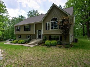 537 Warwick Tpke, Hewitt, NJ 07421