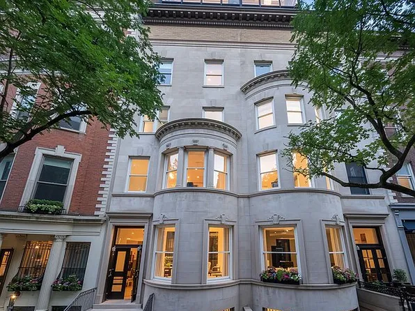 319 W 74th St, New York, NY 10023
