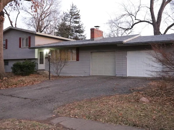 2701 SW McAlister Ave, Topeka, KS 66614