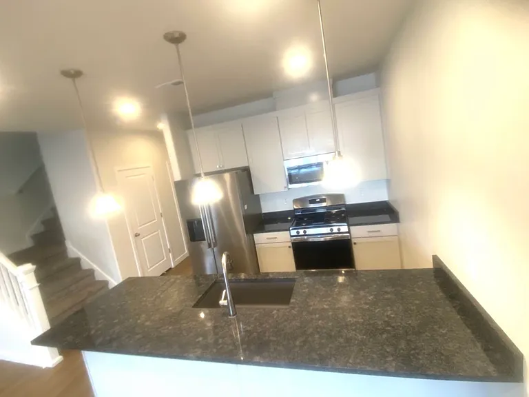522 S 800 W — Photo 28