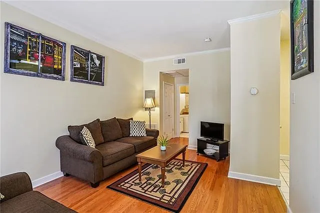 822 Touro St #1 — Photo 4