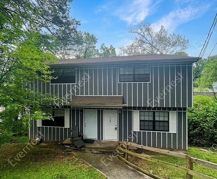 1710 Ichabod Ln #B — Photo 1